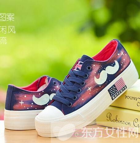 韩版涂鸦帆布鞋图片 经典款让你爱不释手