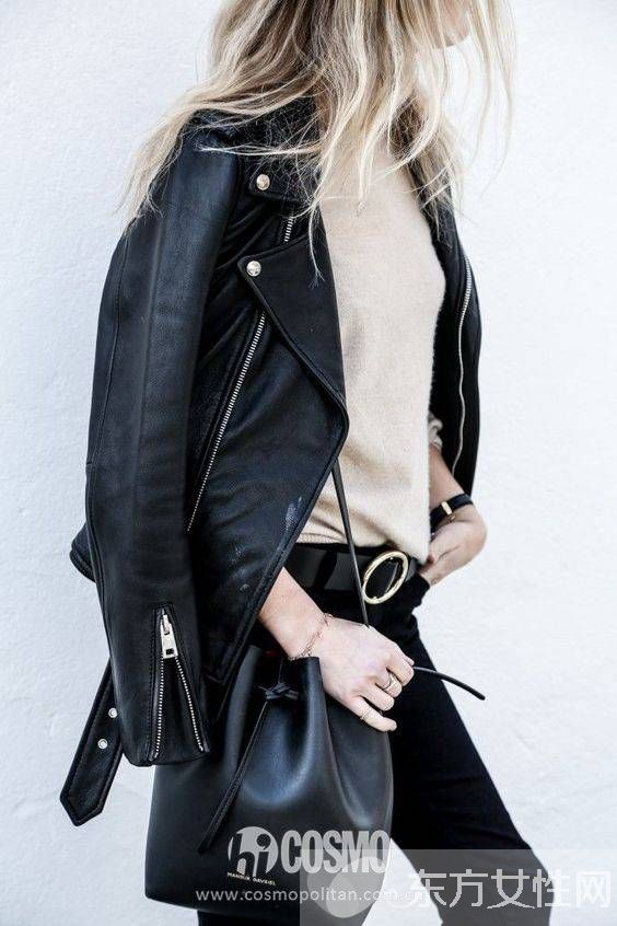 今年最火的水桶包 时尚达人凹造型全靠它