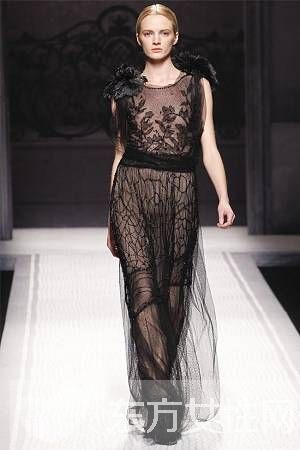 2016新款小礼服搭配图 气质优雅性感十足