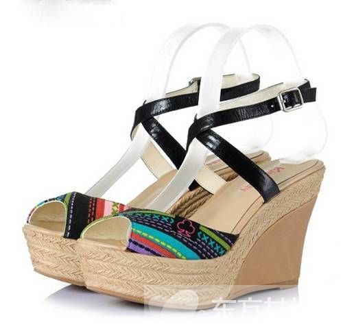 夏季时尚草编坡跟凉鞋 尽显田园风情