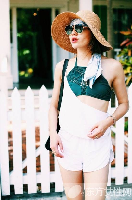 夏天丝巾的系法和搭配 让造型更有时尚趣味