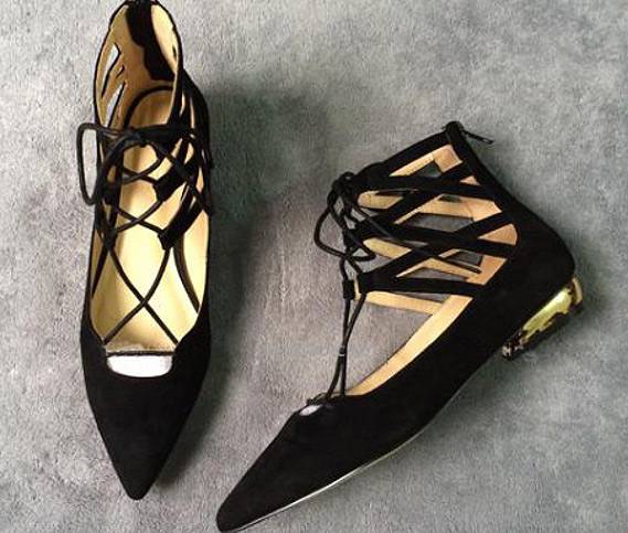 小白鞋穿腻了 不妨来一双永不过时的小黑鞋