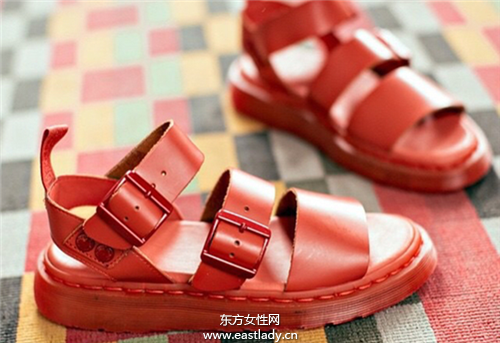 有你喜欢的吗 日韩妹最爱的4种凉鞋款式