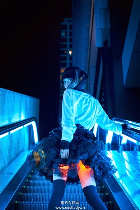 穿搭新宠儿 缤纷吸睛萤光鞋