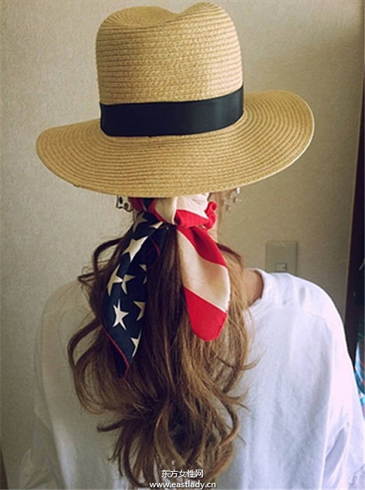 日本妞真会玩 一块头巾玩出百变造型