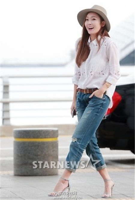 今年凉鞋这样穿 跟明星学穿凉鞋做时尚潮人