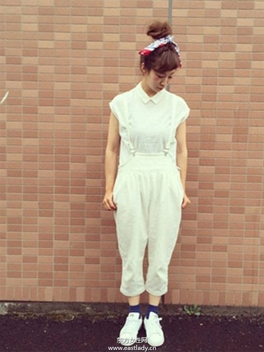 日本妞真会玩 一块头巾玩出百变造型