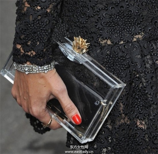 透明手拿包设计简洁明了富有创意