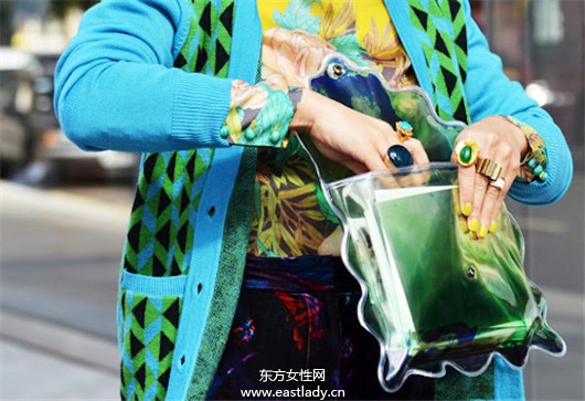 透明手拿包设计简洁明了富有创意