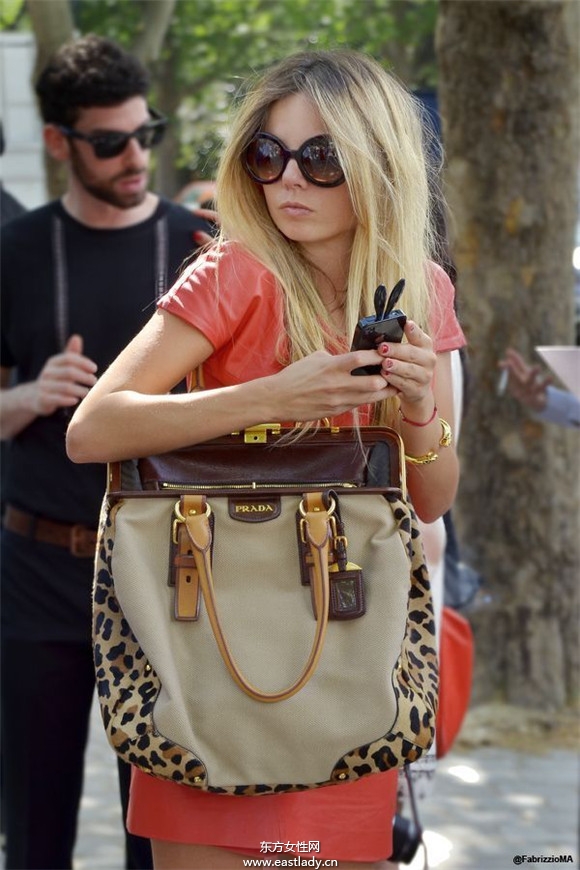 2014新款女士手提包简约而不简单