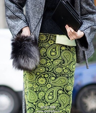 街拍欧美达人时髦包包提高回头率