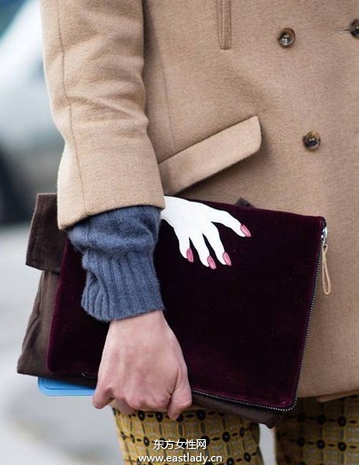 街拍欧美达人时髦包包提高回头率