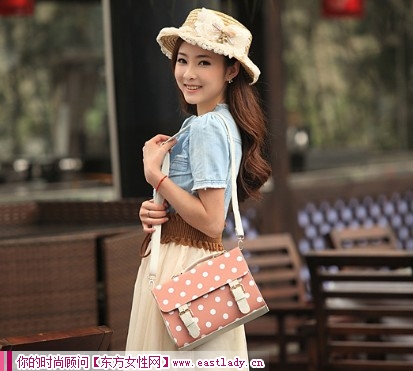 小巧优雅手提包包 复古的样式时尚而又不张扬