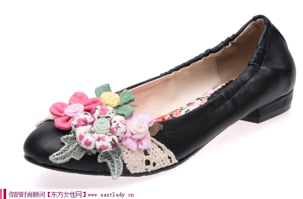 秋季新款休闲鞋 舒适的平跟设计走起路来既舒服又享受