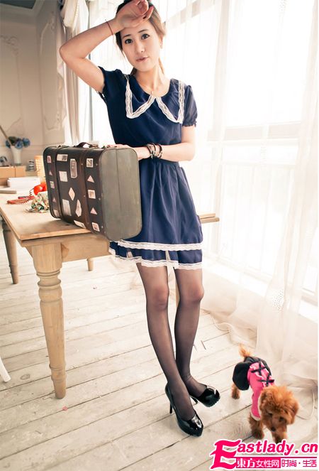 穿上漆皮圆头防水厚底松糕鞋 你就是女王