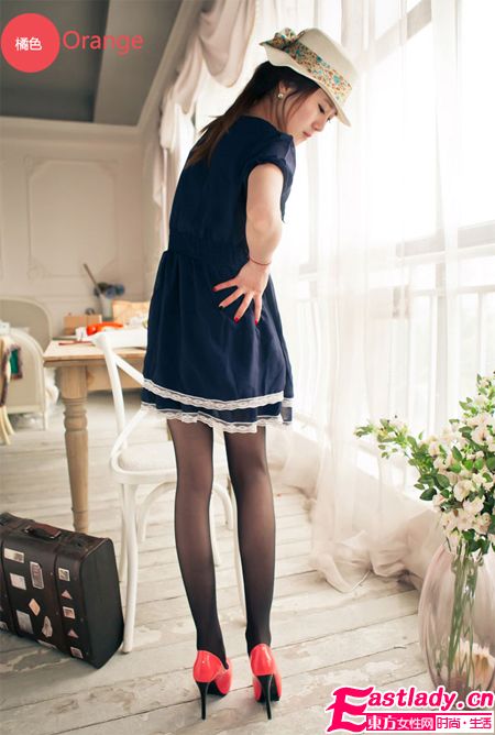 穿上漆皮圆头防水厚底松糕鞋 你就是女王