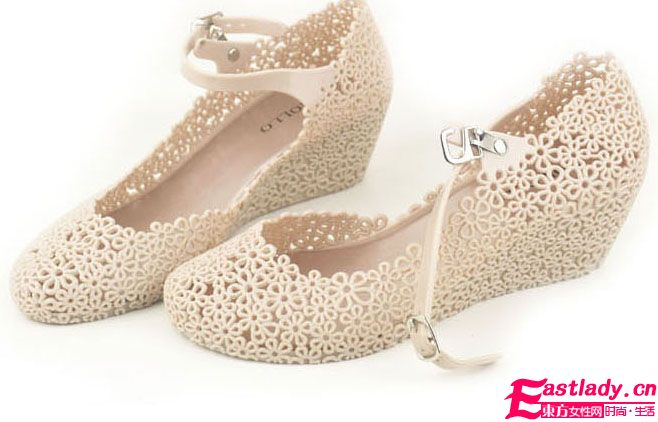 2012新款镂空鸟巢网状塑胶凉鞋 穿出时尚突出个性
