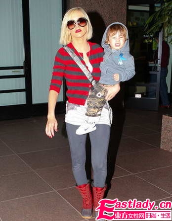 性感短靴上阵 明星齐秀美腿