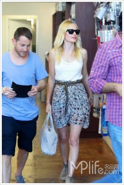 众多明星追捧的小背心 清凉有绝招