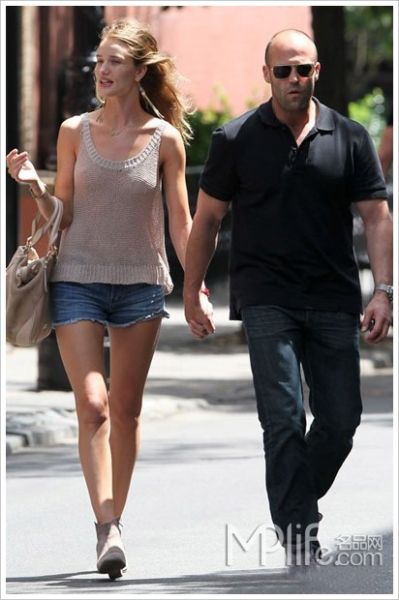 众多明星追捧的小背心 清凉有绝招