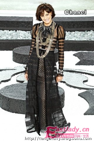 2011春夏蕾丝裙新品发布 打造优雅女人味