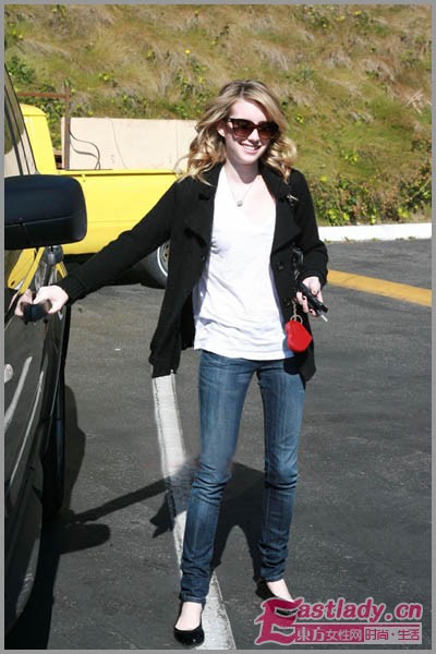 明星流行穿黑衫 扮靓早春不出错