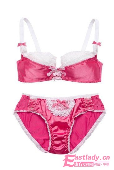 蜜桃派内衣凸显女孩们的甜美性感