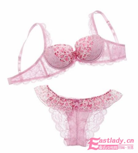 蜜桃派内衣凸显女孩们的甜美性感