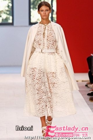 2011春夏蕾丝裙新品发布 打造优雅女人味