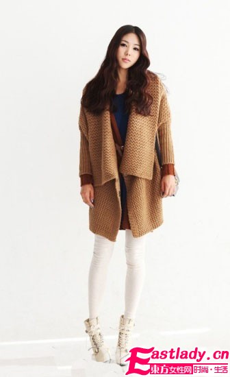 开衫毛衣玩混搭 两件齐穿很时尚