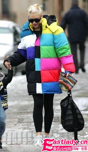 新款拼接羽绒服 扮靓保暖都给力