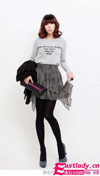 反季节穿搭 夏裙冬穿很时髦