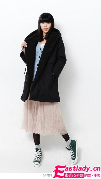 反季节穿搭 夏裙冬穿很时髦