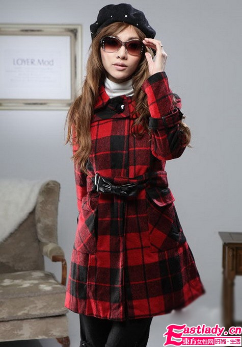 艳丽格子大衣 流行新坐标