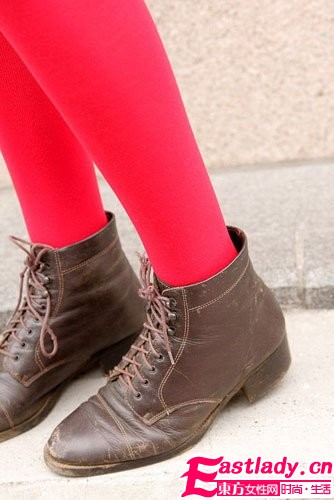 斑斓袜子 玩转多彩腿部时尚