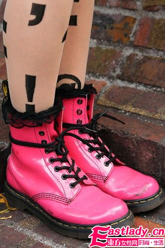 斑斓袜子 玩转多彩腿部时尚