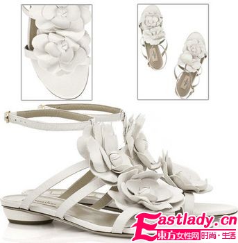 假日出游靓搭配 波西米亚凉鞋让你足下生辉