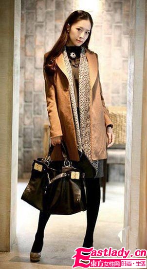 职场优雅甜美展现 OL大衣最In潮