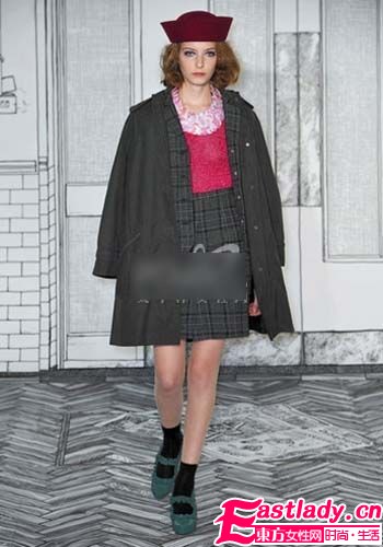秋季时尚新潮流 复古裙搭出未来感