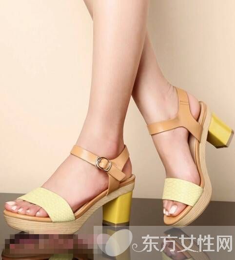 卓诗尼高跟凉鞋最新款 粗跟的走多久都不觉得累