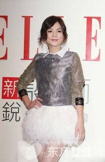 跟女星们学假领子搭配 让你成为路人中的焦点