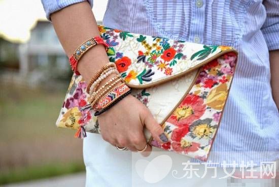 时尚手拿包最新款推荐 彰显魅力值的时候到了