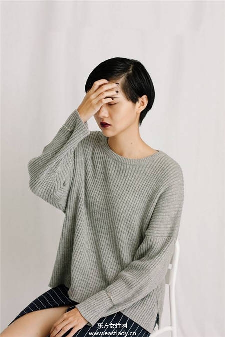 秋冬饰品就是要极简 今年潮人最流行的手环戴法