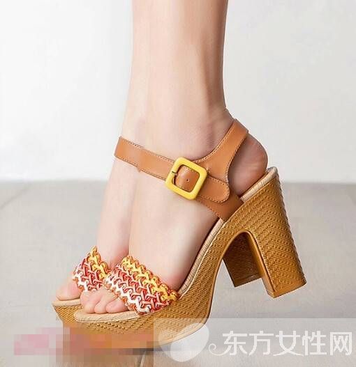 卓诗尼高跟凉鞋最新款 粗跟的走多久都不觉得累