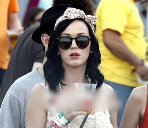 夏季方巾的搭配技巧 让你美得不要不要的