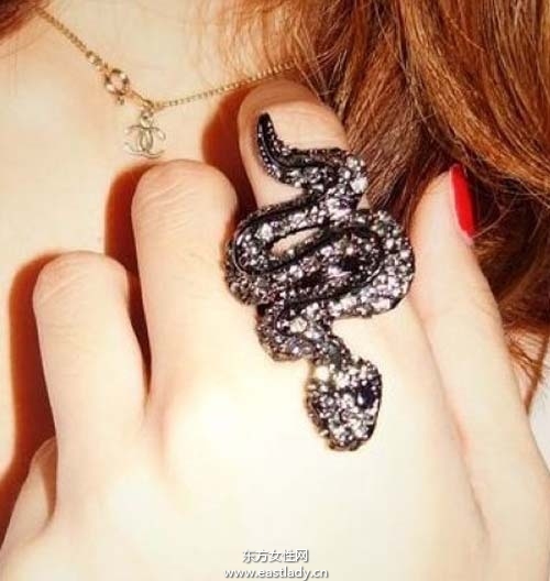 蛇年必备转运饰品很潮又实用