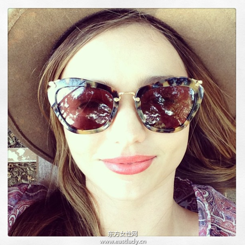 欧美MM墨镜出行时尚感十足
