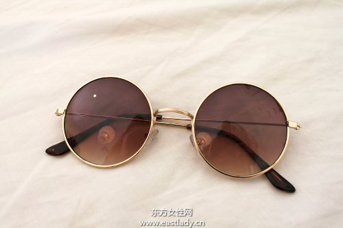 欧美MM墨镜出行时尚感十足