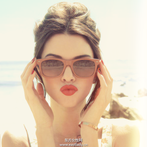 欧美MM墨镜出行时尚感十足