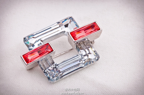 胸针带给你不一样的时尚元素